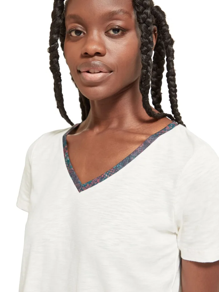 Scotch & Soda 174825: Contrast Neckline V-Neck T-Shirt Soft Ice - Image 3
