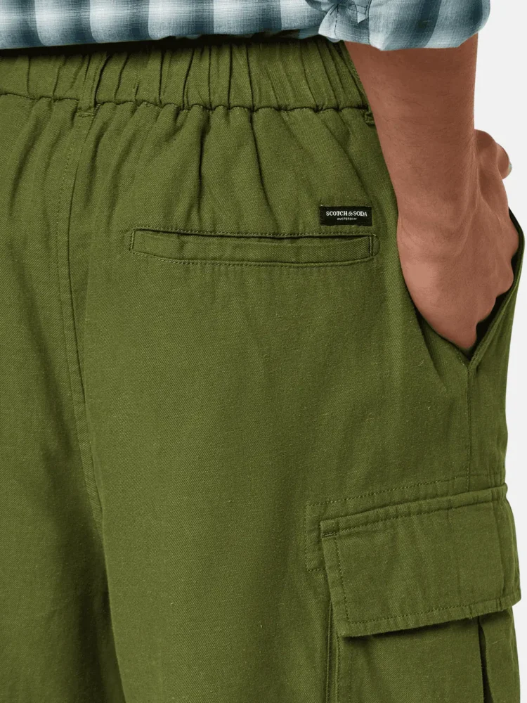 Scotch & Soda 180003 Cotton-linen relaxed fit cargo short Army - Image 5